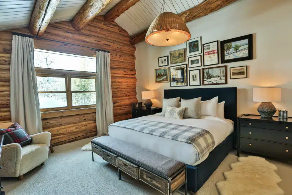 Upstairs Middle Bedroom